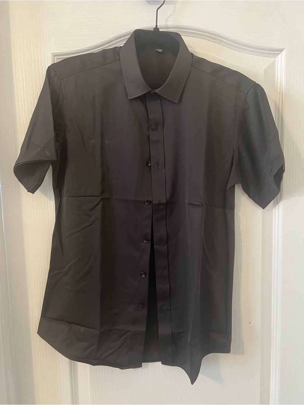 Men's Short-Sleeve Black Button-Down Shirt